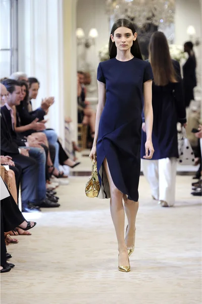 Look 10